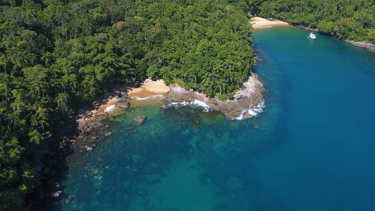 UBATUBA - ILHA ANCHIETA - SUÍTE CASAL